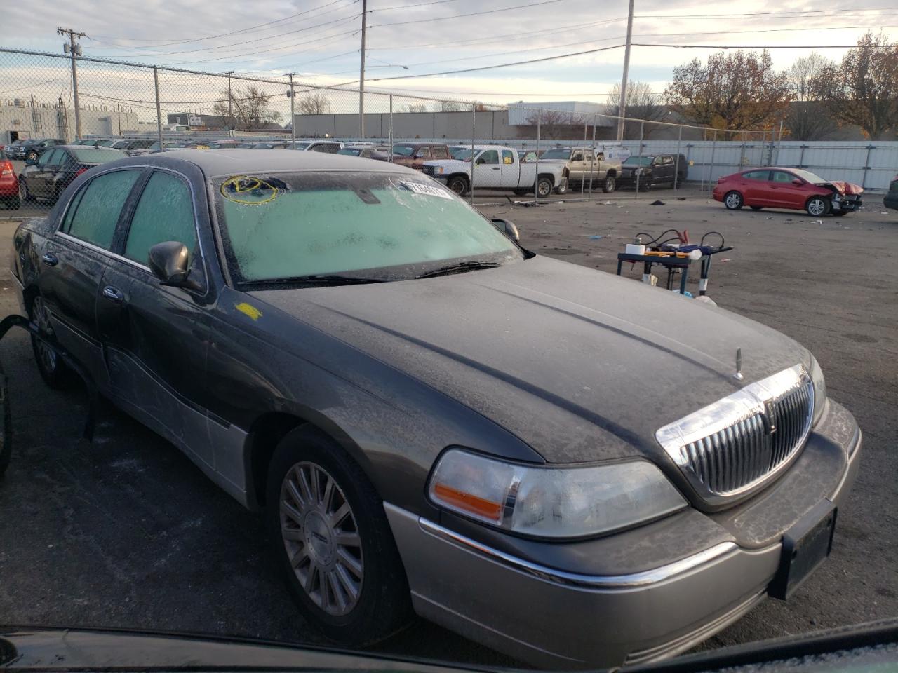 LINCOLN TOWN CAR S 2003 with VIN 1LNHM82W63Y686599 - Photo from auction