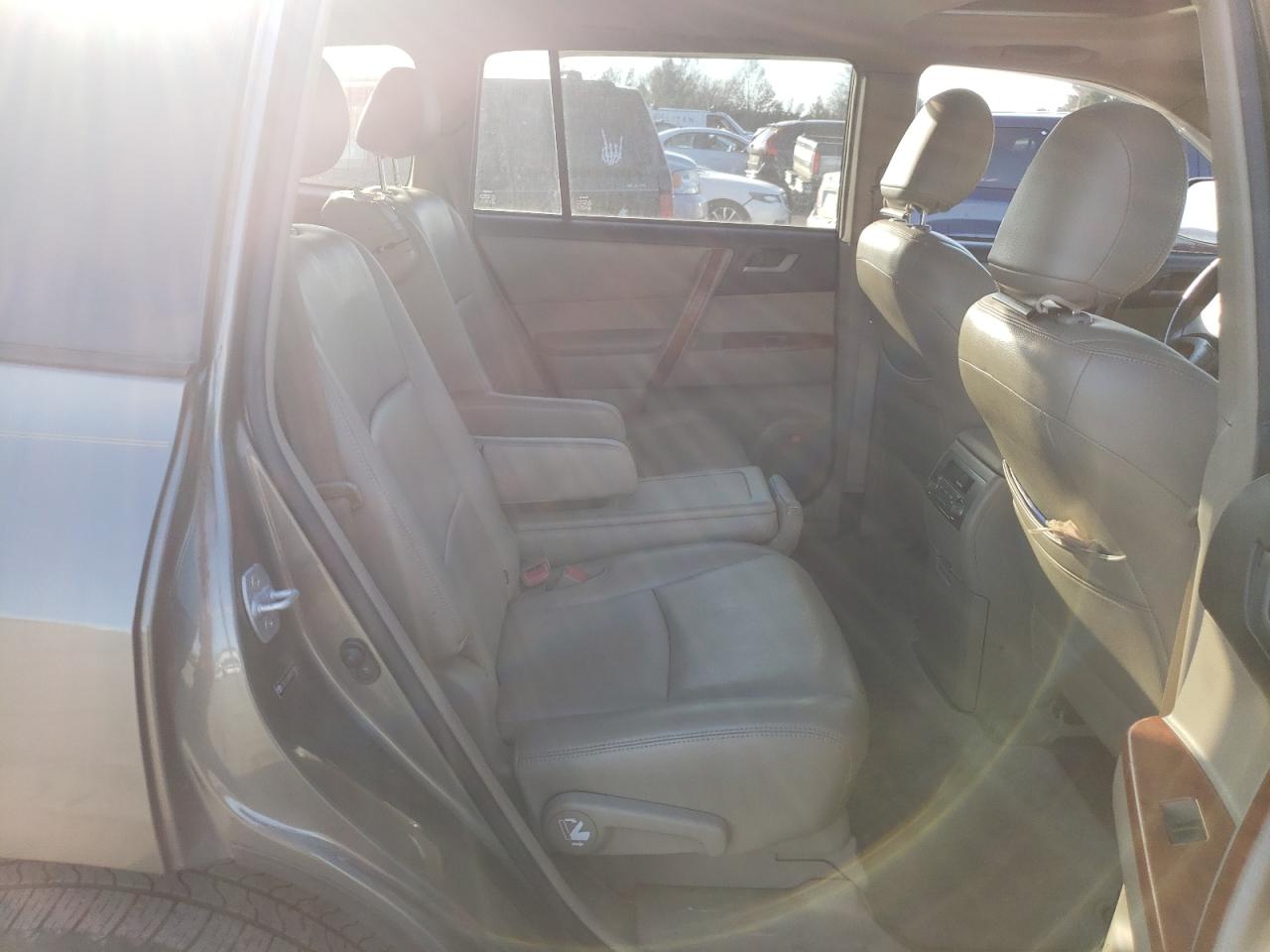 Photo 6 from auction – 2008 TOYOTA HIGHLANDER with VIN JTEES43A882019483