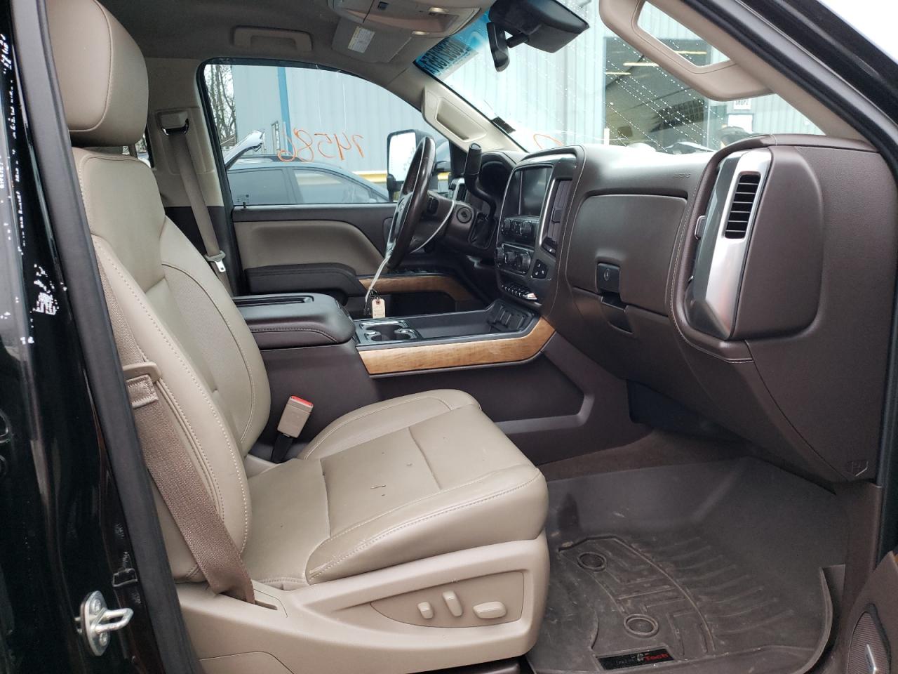 Photo 5 from auction – 2016 CHEVROLET SILVERADO with VIN 1GC4K0E82GF222847