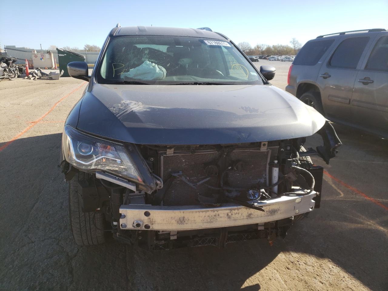 Photo 9 from auction – 2017 NISSAN PATHFINDER with VIN 5N1DR2MM2HC680974