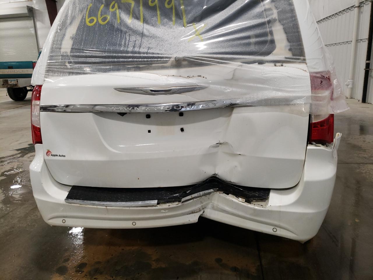 Photo 9 from auction – 2014 CHRYSLER TOWN & COU with VIN 2C4RC1CG4ER107871