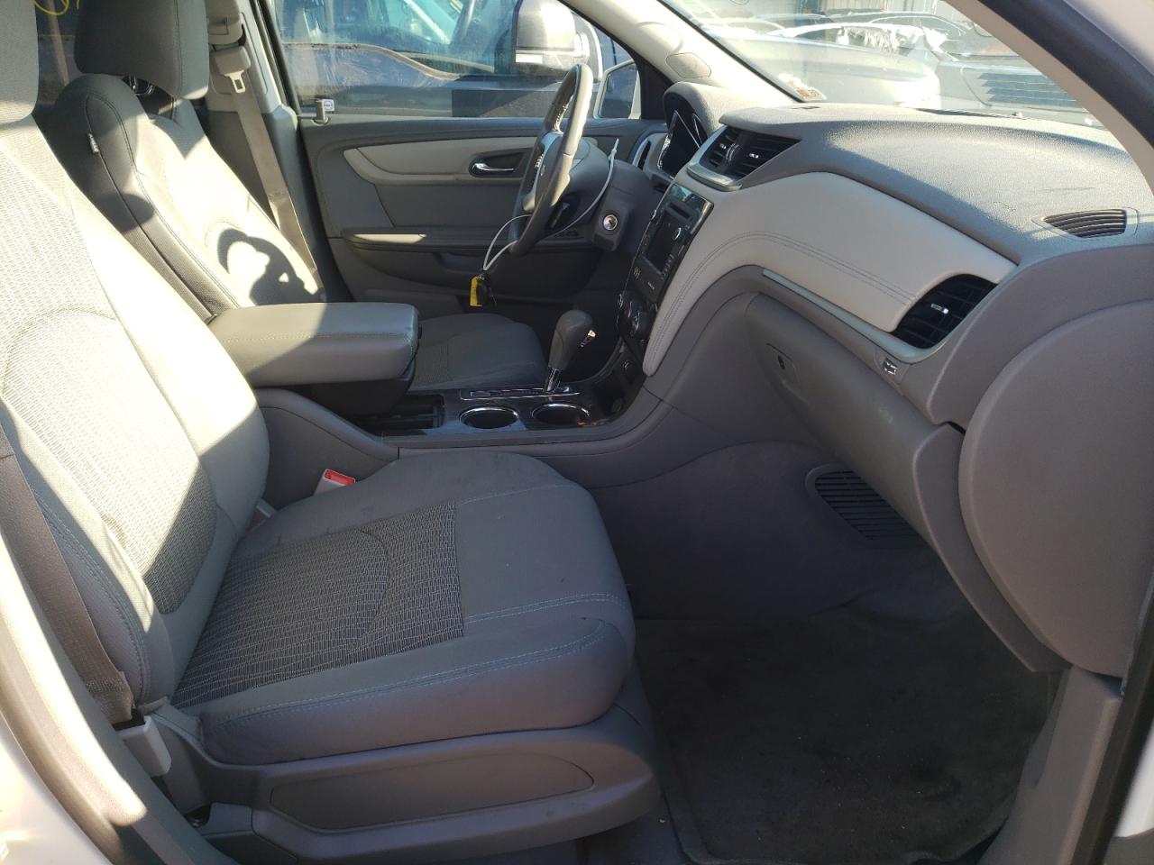 Photo 5 from auction – 2014 CHEVROLET TRAVERSE L with VIN 1GNKRGKD7EJ372550