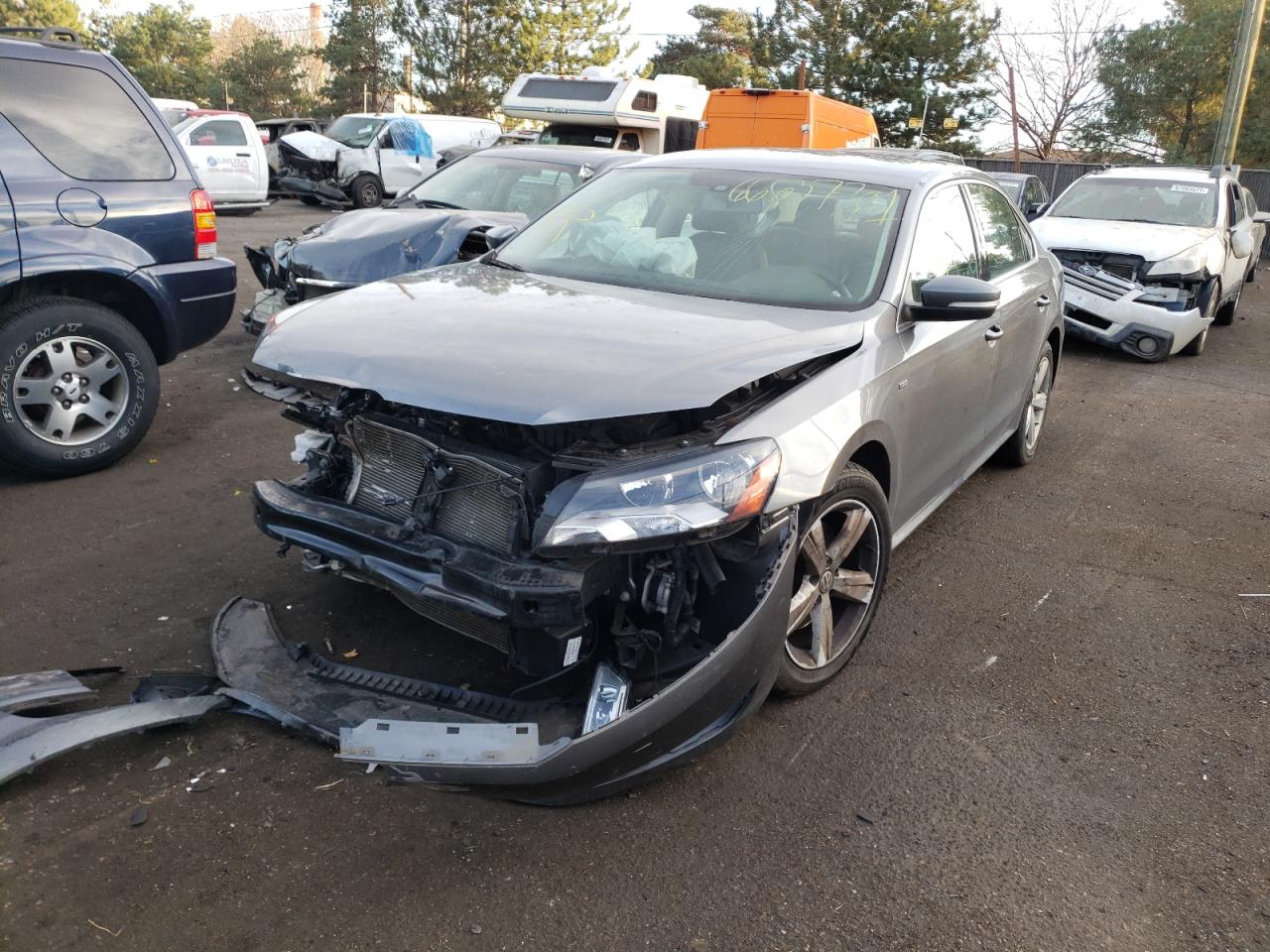 Photo 2 from auction – 2015 VOLKSWAGEN PASSAT S with VIN 1VWAT7A35FC121088
