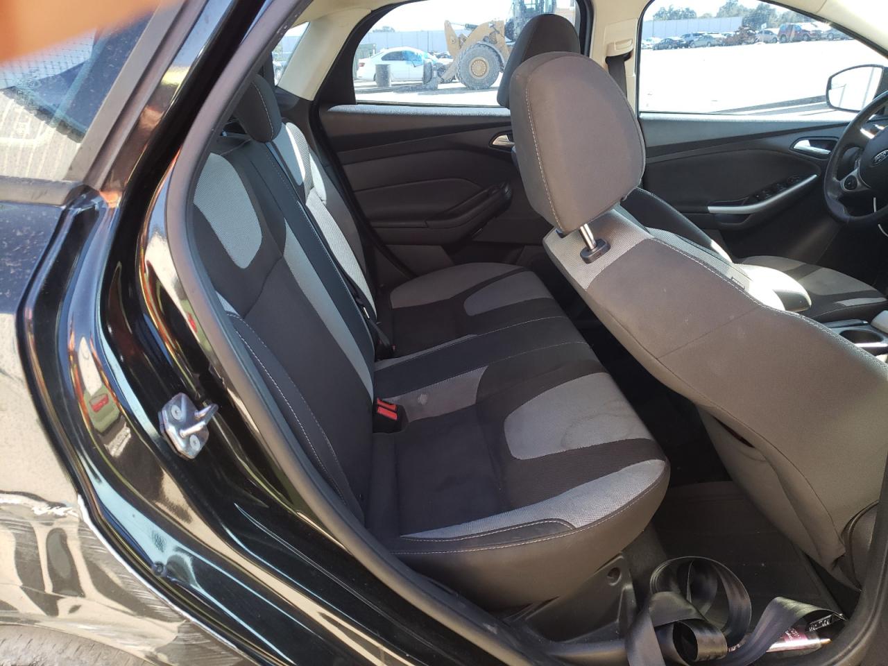 Photo 6 from auction – 2012 FORD FOCUS SE with VIN 1FAHP3F22CL412745