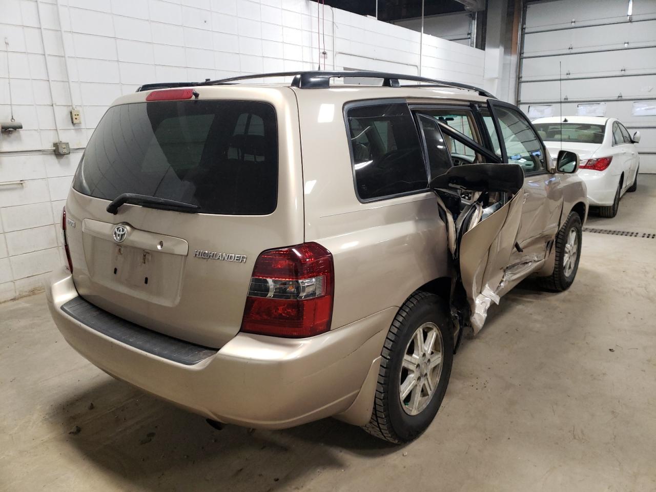 Photo 4 from auction – 2005 TOYOTA HIGHLANDER with VIN JTEDD21A850108412