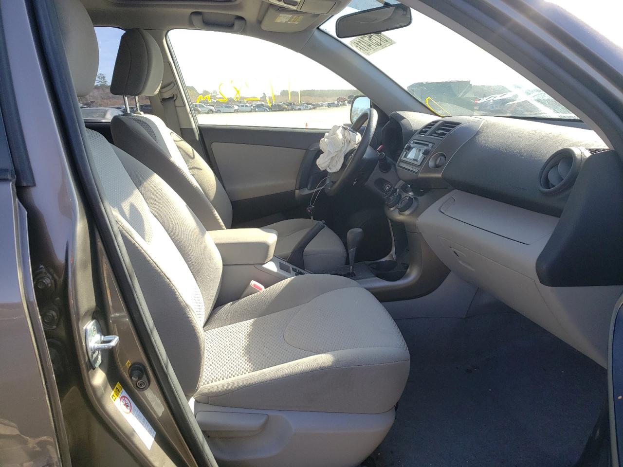 Photo 5 from auction – 2012 TOYOTA RAV4 with VIN JTMBF4DV4C5055921