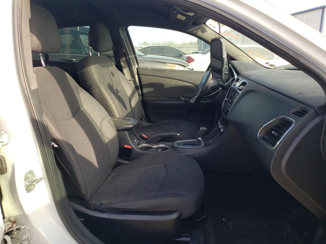 صورة رقم 5 من المزاد - 2012 CHRYSLER 200 TOURIN مع VIN 1C3CCBBB7CN226952
