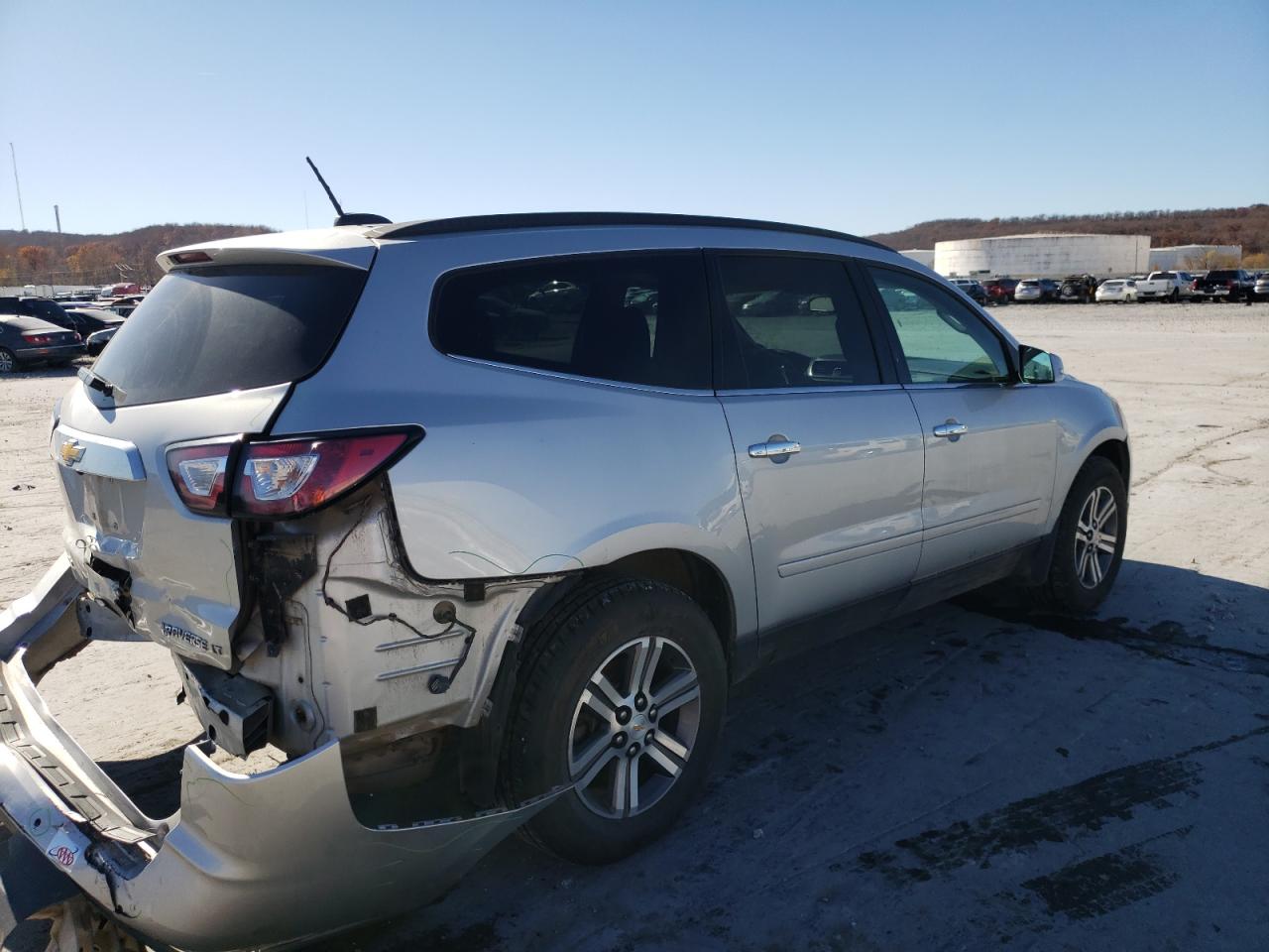 Photo 4 from auction – 2016 CHEVROLET TRAVERSE L with VIN 1GNKVHKD2GJ344143