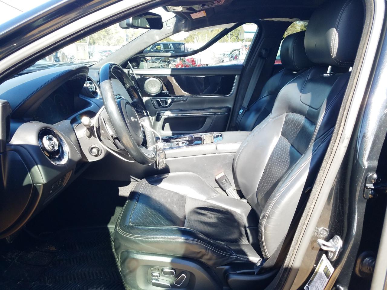 Photo 5 from auction – 2015 JAGUAR XJ with VIN SAJWJ1CD9F8V88844