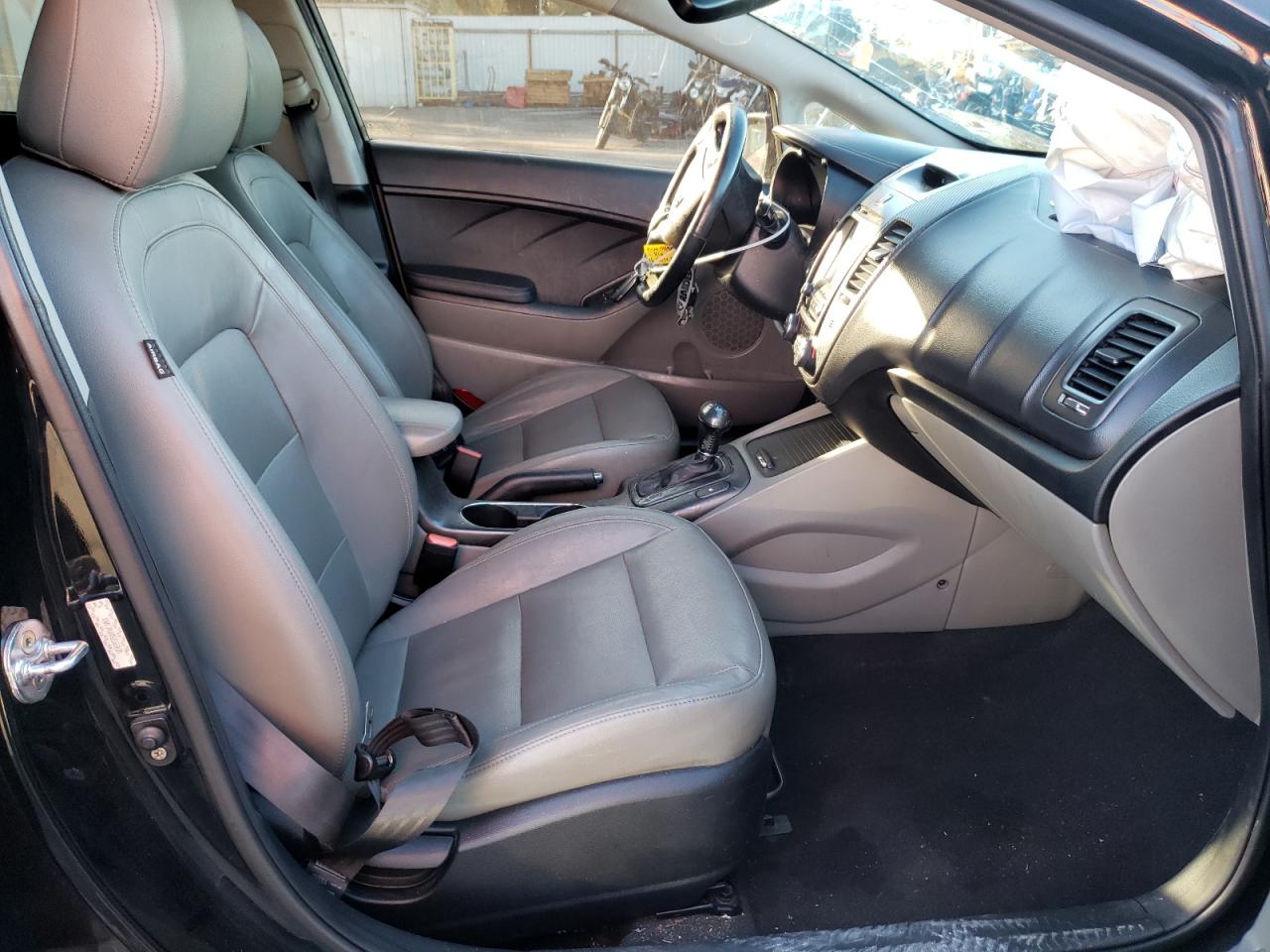 Photo 5 from auction – 2016 KIA FORTE EX with VIN KNAFZ4A88G5530609