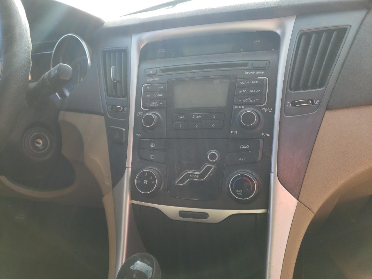 Photo 10 from auction – 2011 HYUNDAI SONATA GLS with VIN 5NPEB4AC4BH063351