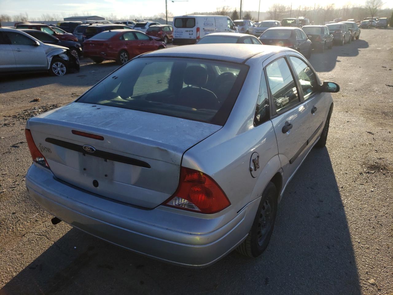 Photo 4 from auction – 2000 FORD FOCUS LX with VIN 1FAFP33P8YW352595