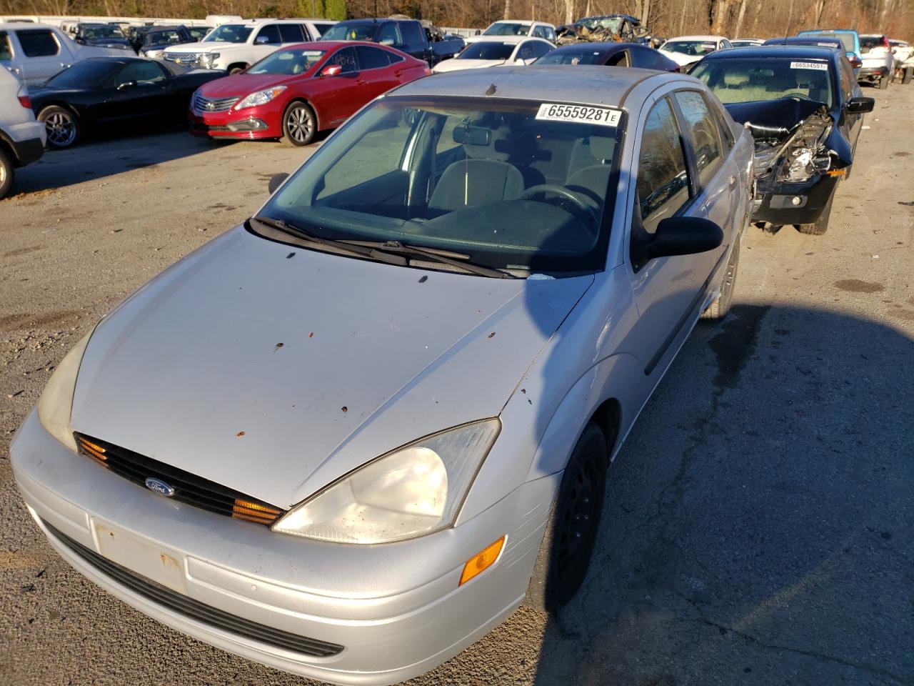 Photo 2 from auction – 2000 FORD FOCUS LX with VIN 1FAFP33P8YW352595