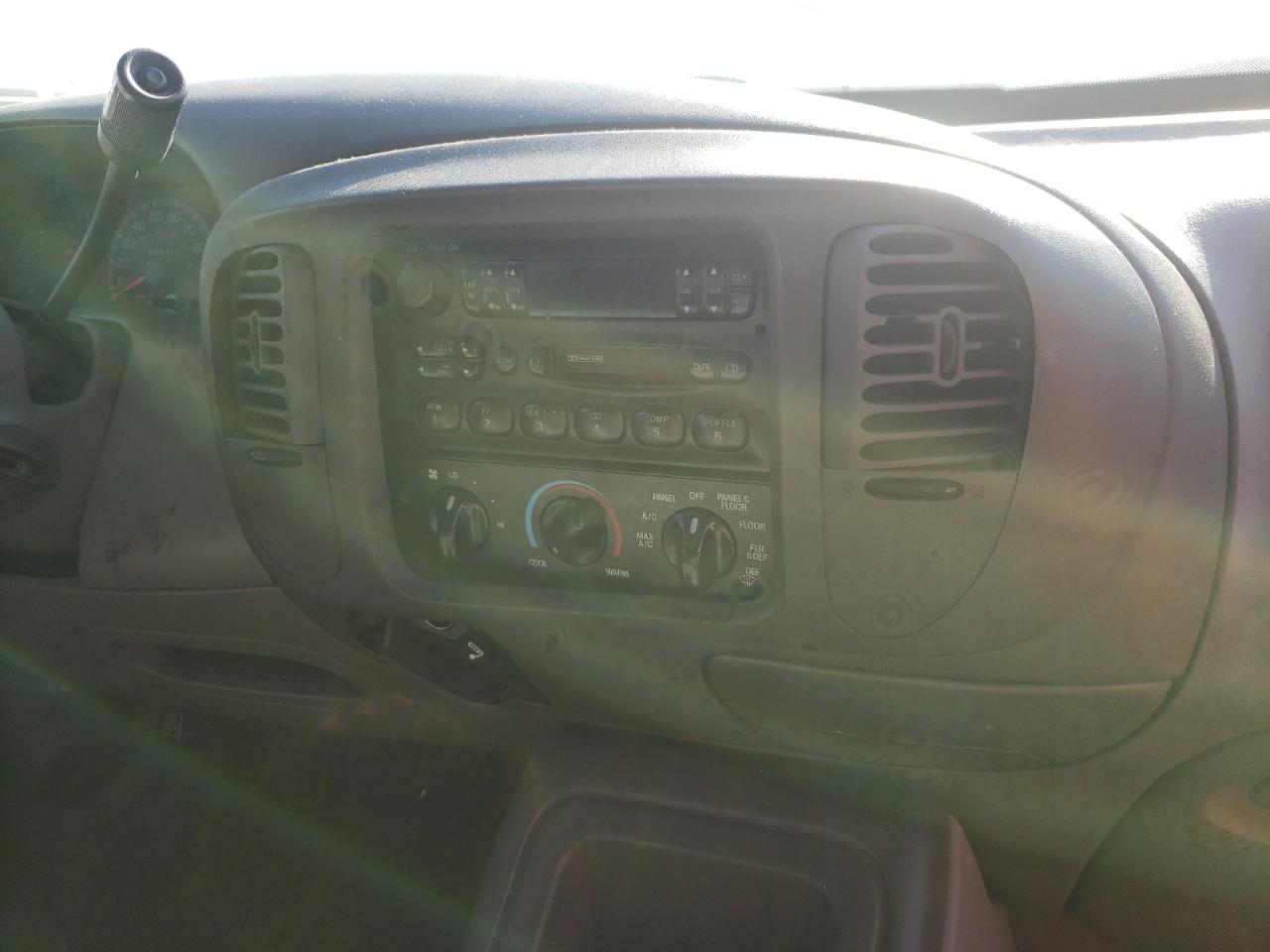 Photo 9 from auction – 1997 FORD EXPEDITION with VIN 1FMEU1763VLB68341