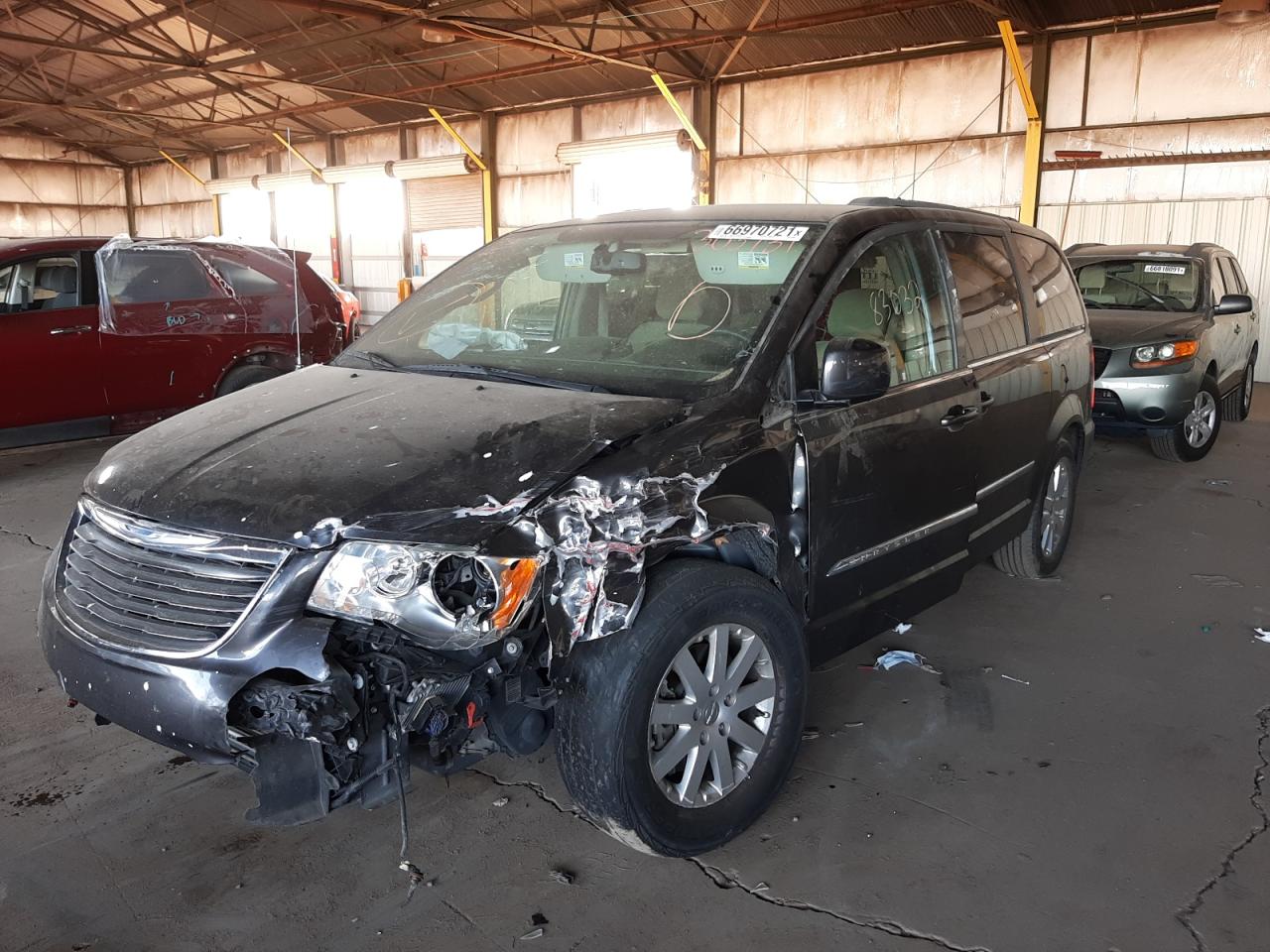 Photo 2 from auction – 2015 CHRYSLER TOWN & COU with VIN 2C4RC1BG8FR657450
