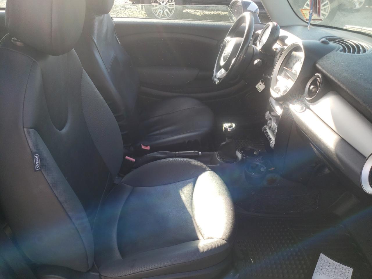 Photo 5 from auction – 2009 MINI COOPER with VIN WMWMF33589TU75896