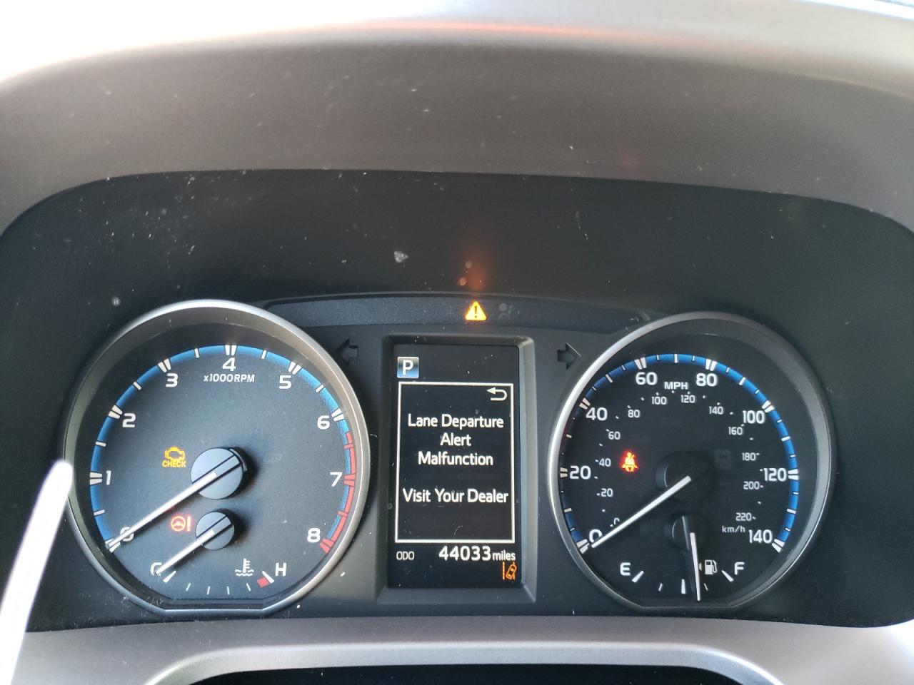 Photo 8 from auction – 2017 TOYOTA RAV4 LE with VIN JTMZFREV2HJ103974