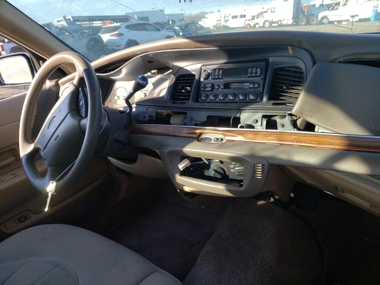 Photo 9 from auction – 1997 FORD CROWN VICT with VIN 2FALP73W2VX123783