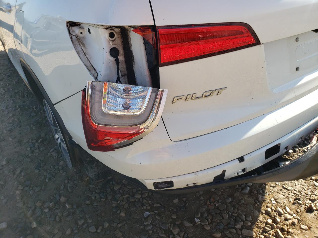 Photo 9 from auction – 2016 HONDA PILOT EX with VIN 5FNYF5H45GB042584