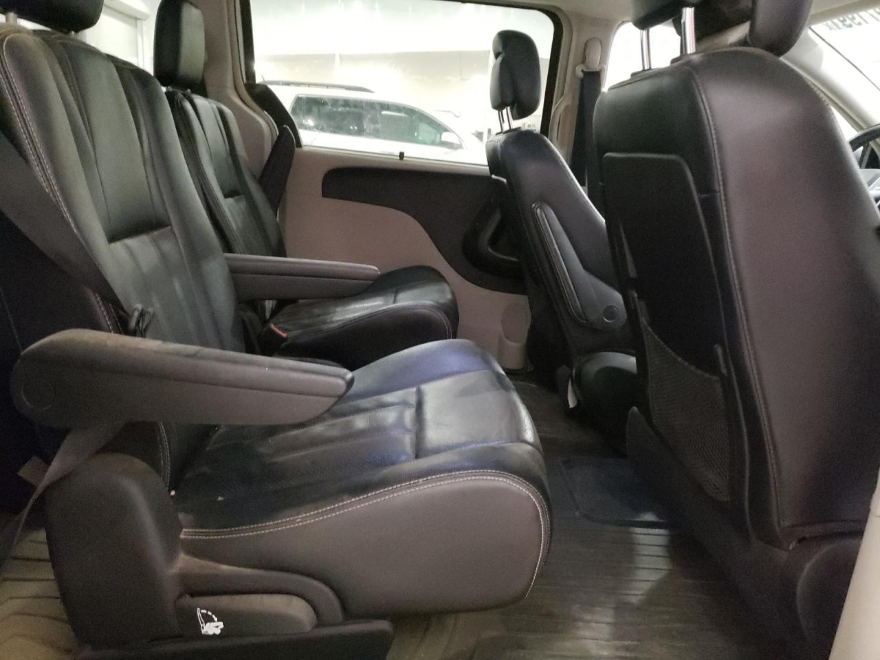 Photo 6 from auction – 2014 CHRYSLER TOWN & COU with VIN 2C4RC1CG4ER107871
