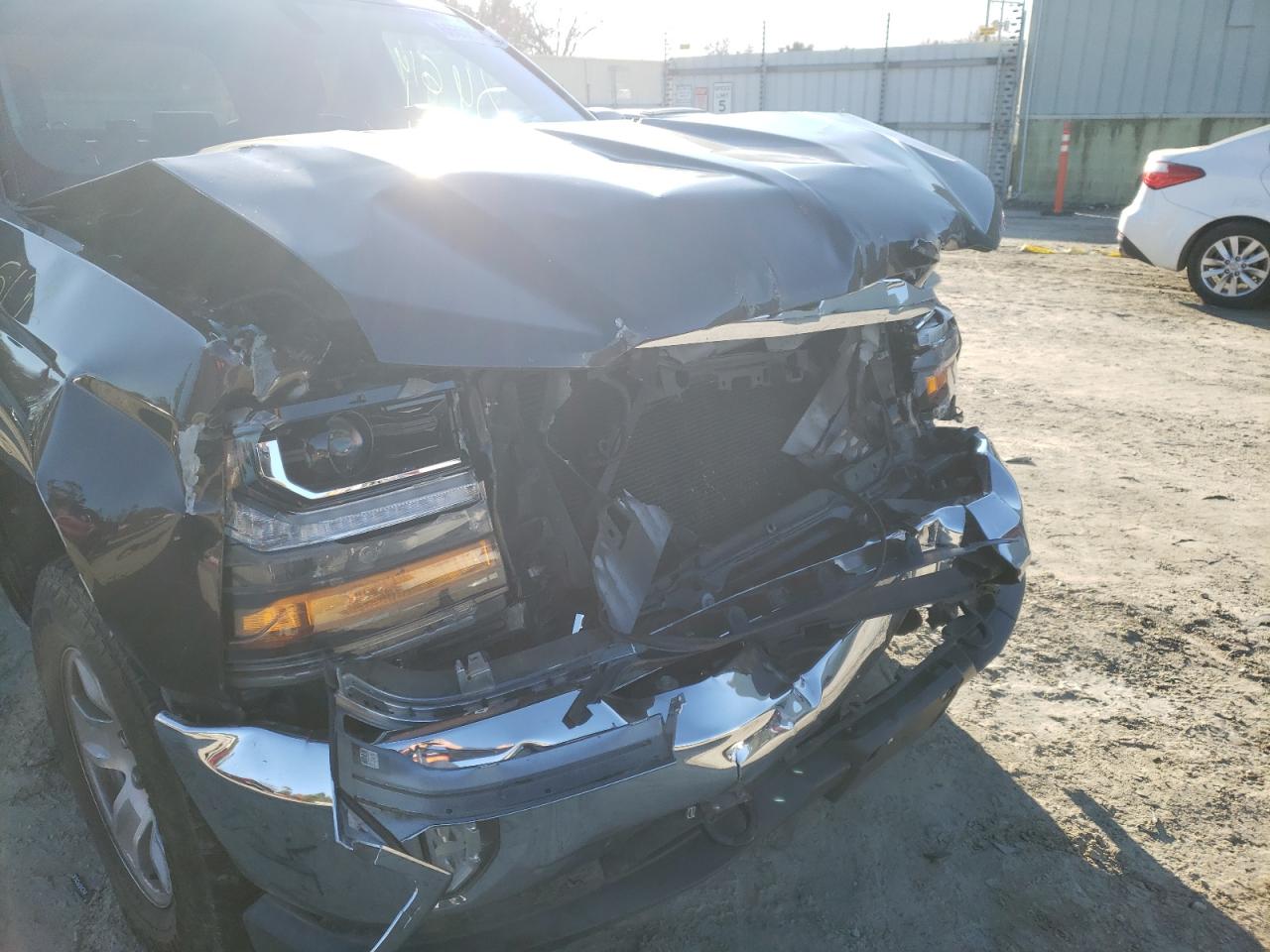 Photo 9 from auction – 2016 CHEVROLET SILVERADO with VIN 3GCUKREC2GG305539