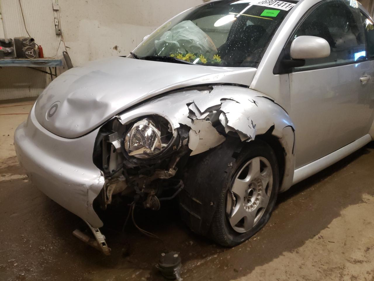 Photo 9 from auction – 1998 VOLKSWAGEN BEETLE with VIN 3VWBB61C0WM039284