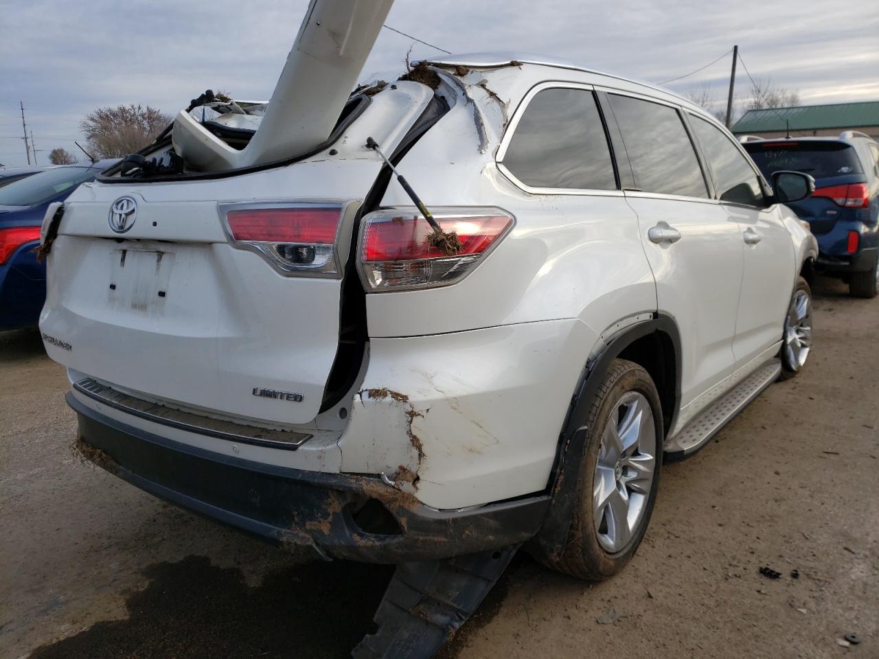 Photo 4 from auction – 2015 TOYOTA HIGHLANDER with VIN 5TDYKRFH7FS114114
