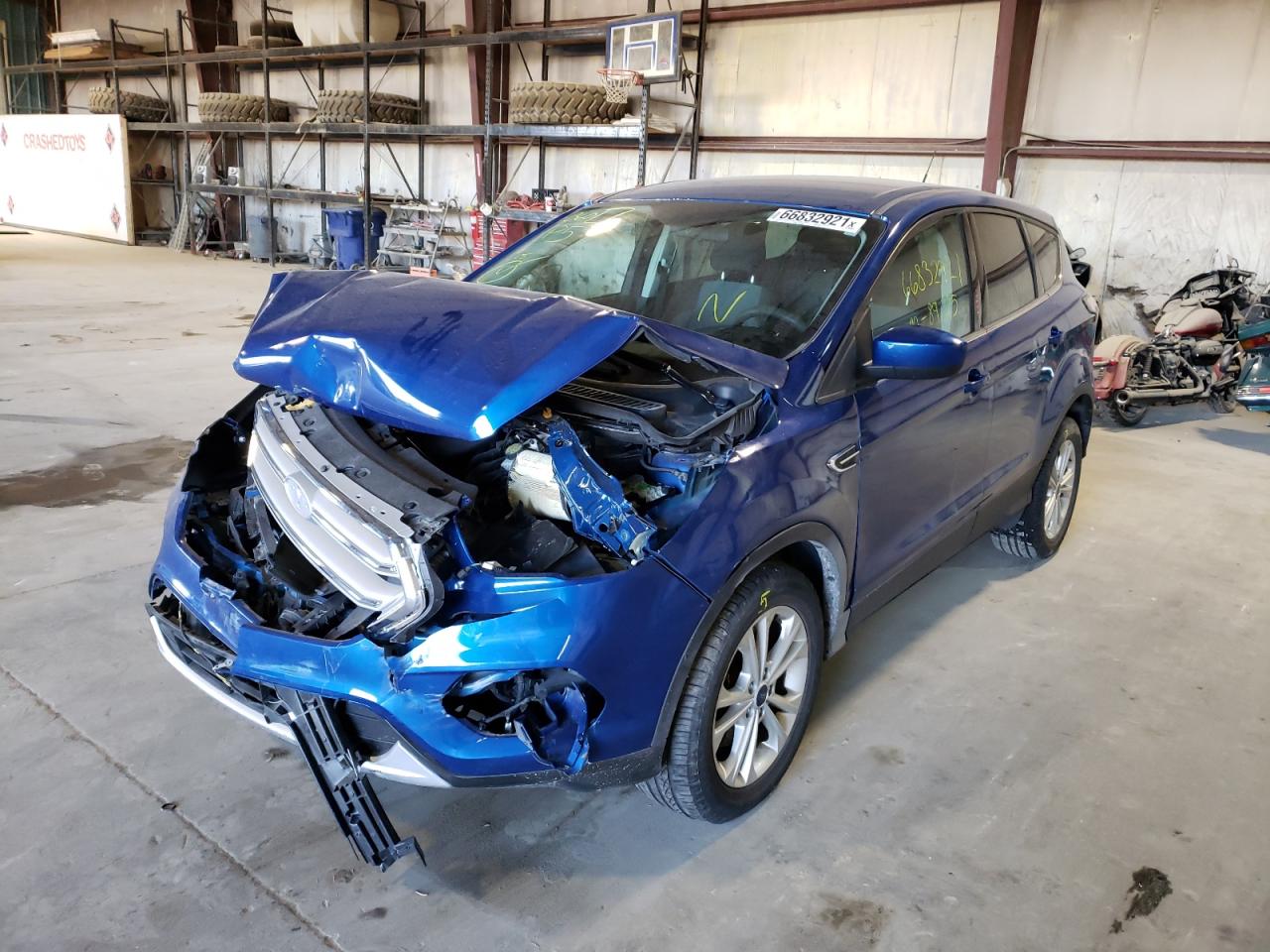 Photo 2 from auction – 2017 FORD ESCAPE SE with VIN 1FMCU9GD8HUB53031