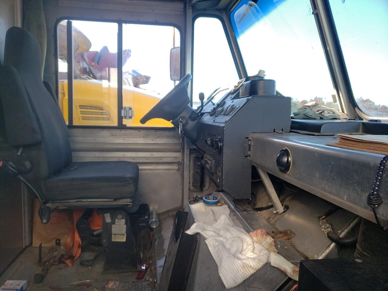 Photo 5 from auction – 2009 FORD E350 with VIN 1FCJE39L89DA87088