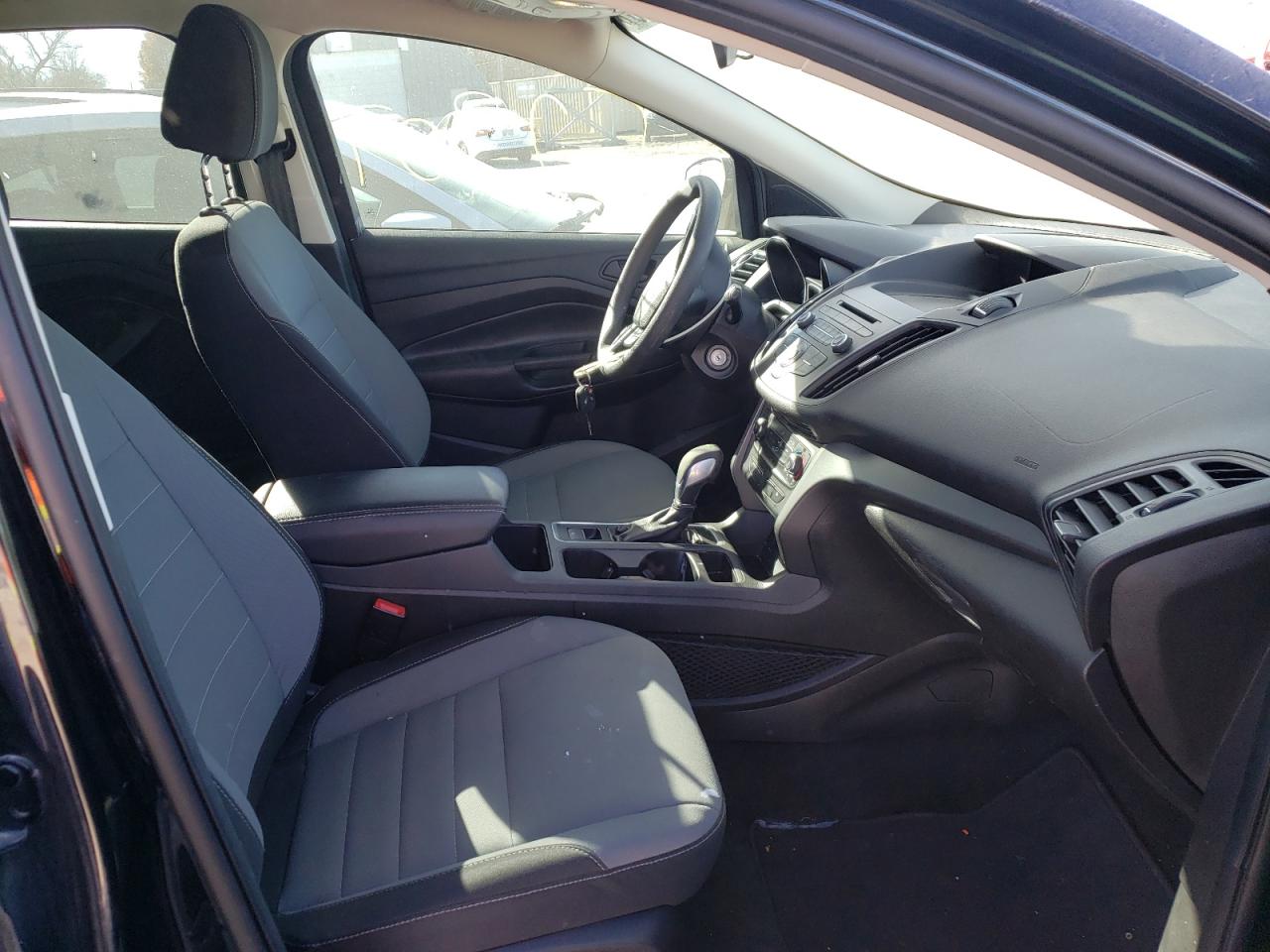 Photo 5 from auction – 2017 FORD ESCAPE S with VIN 1FMCU0F73HUE86874