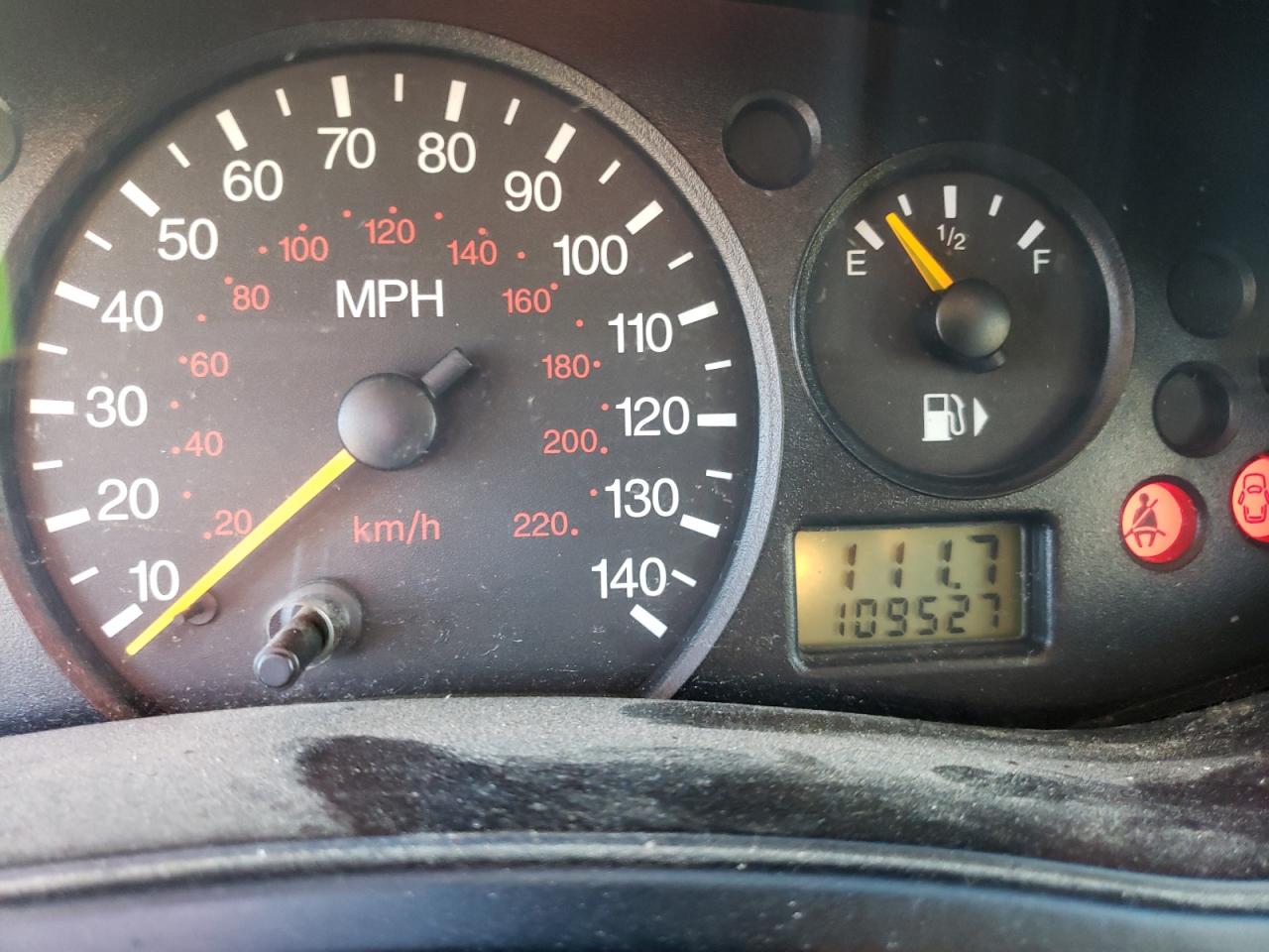 Photo 8 from auction – 2000 FORD FOCUS LX with VIN 1FAFP33P8YW352595