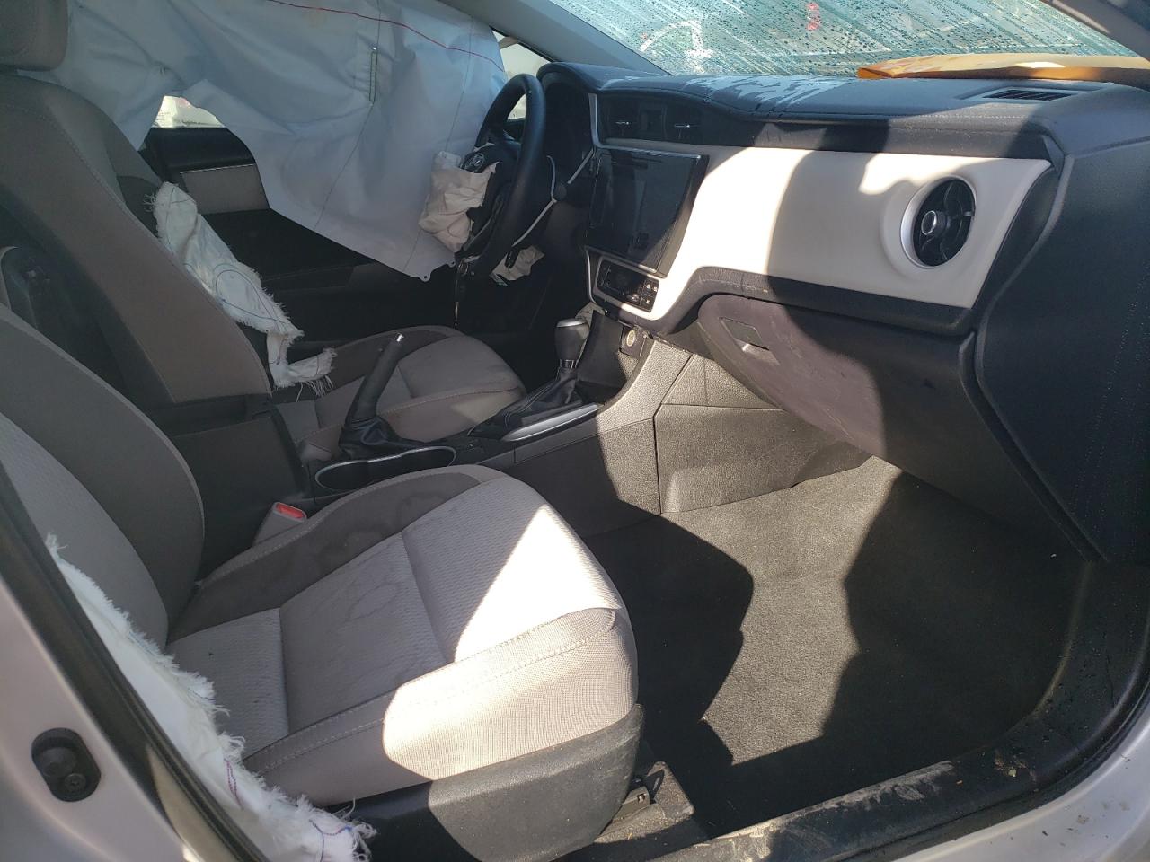 Photo 5 from auction – 2018 TOYOTA COROLLA L with VIN 5YFBURHE7JP752240