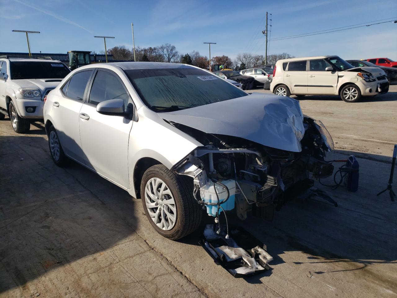 TOYOTA COROLLA L 2018 with VIN 5YFBURHE7JP752240 - Photo from auction