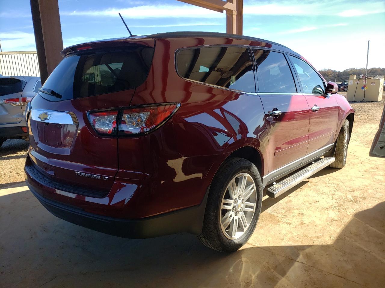 Photo 4 from auction – 2015 CHEVROLET TRAVERSE L with VIN 1GNKRGKD1FJ110833
