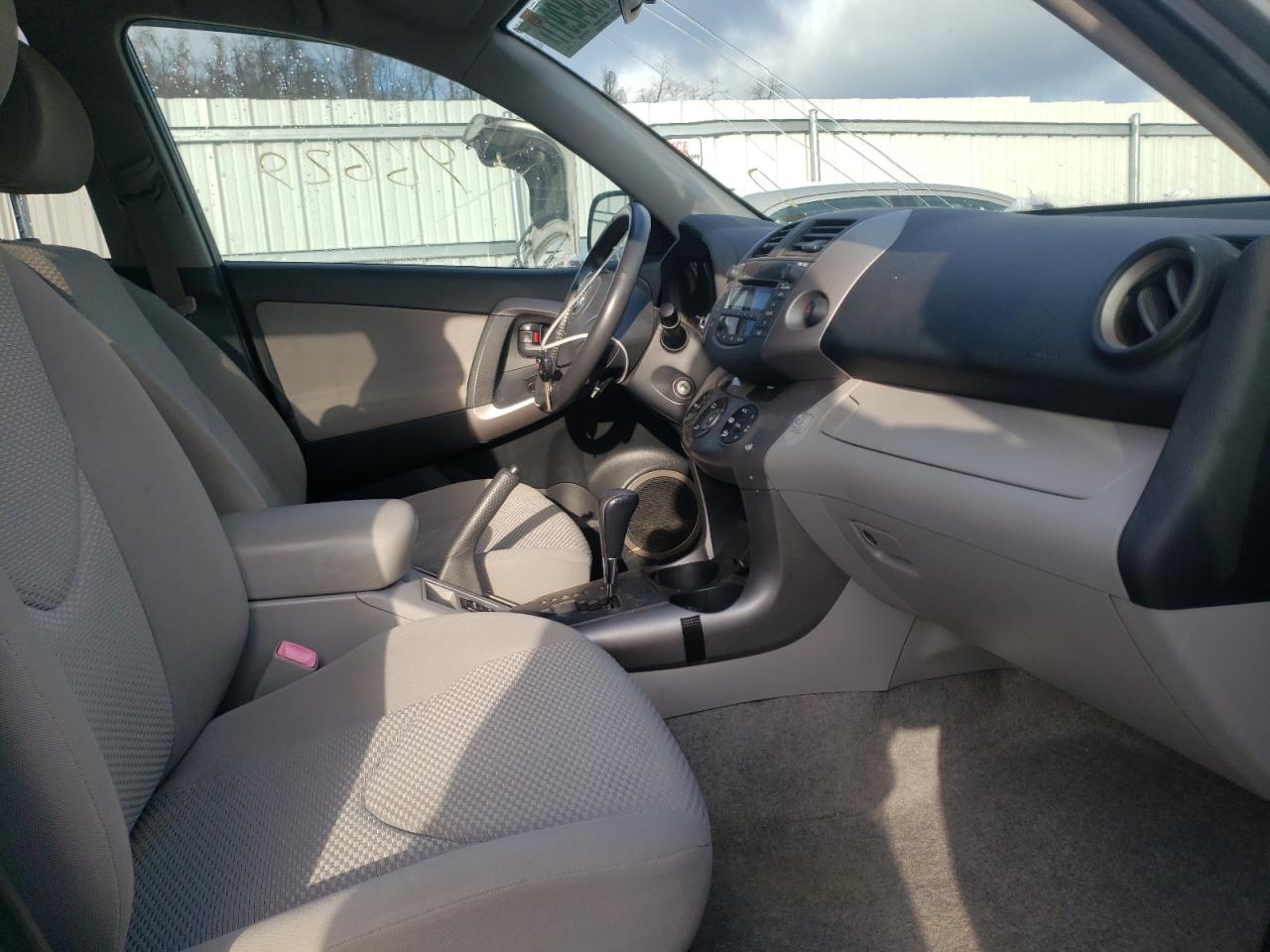 Photo 5 from auction – 2006 TOYOTA RAV4 LIMIT with VIN JTMBD31V065030720