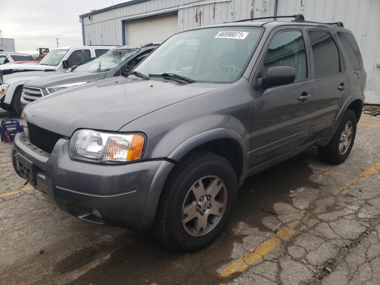Photo 2 from auction – 2004 FORD ESCAPE LIM with VIN 1FMCU94124KA88841