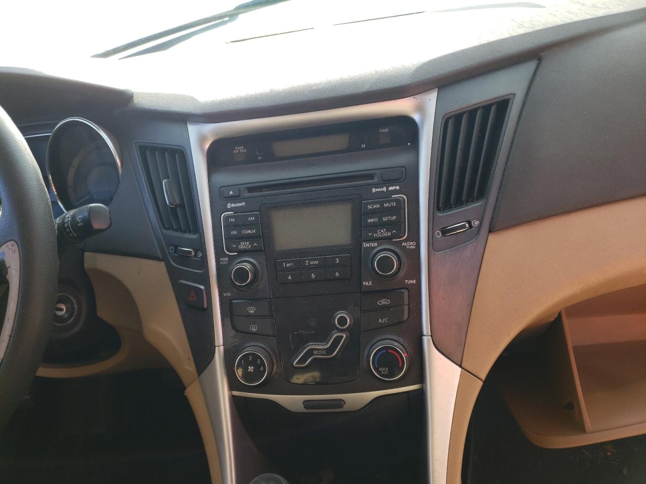 Photo 9 from auction – 2011 HYUNDAI SONATA GLS with VIN 5NPEB4AC4BH063351