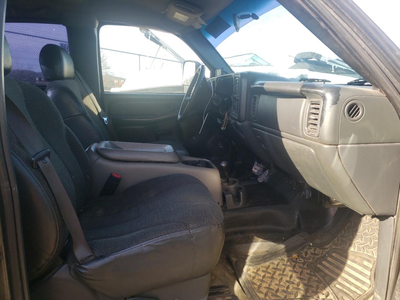 Photo 5 from auction – 2002 CHEVROLET SILVERADO with VIN 1GCEK19V02E203528