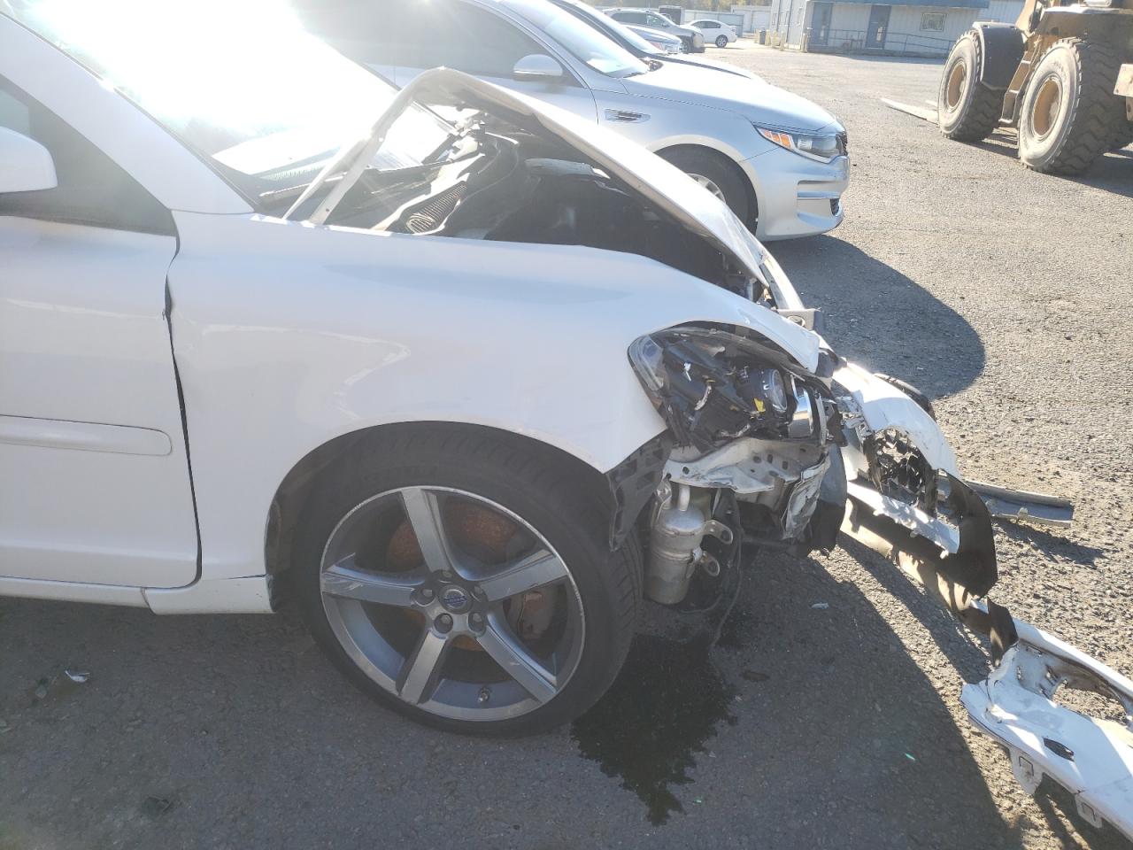 Photo 9 from auction – 2011 VOLVO C70 T5 with VIN YV1672MC0BJ114237