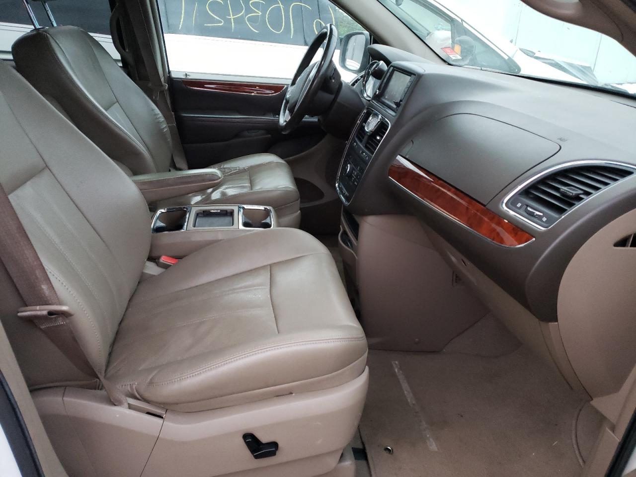 Photo 5 from auction – 2012 CHRYSLER TOWN & COU with VIN 2C4RC1BG2CR188724