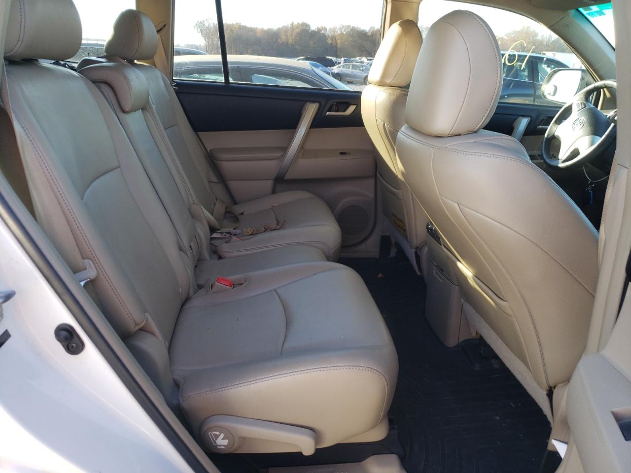 Photo 6 from auction – 2013 TOYOTA HIGHLANDER with VIN 5TDZK3EH5DS090105