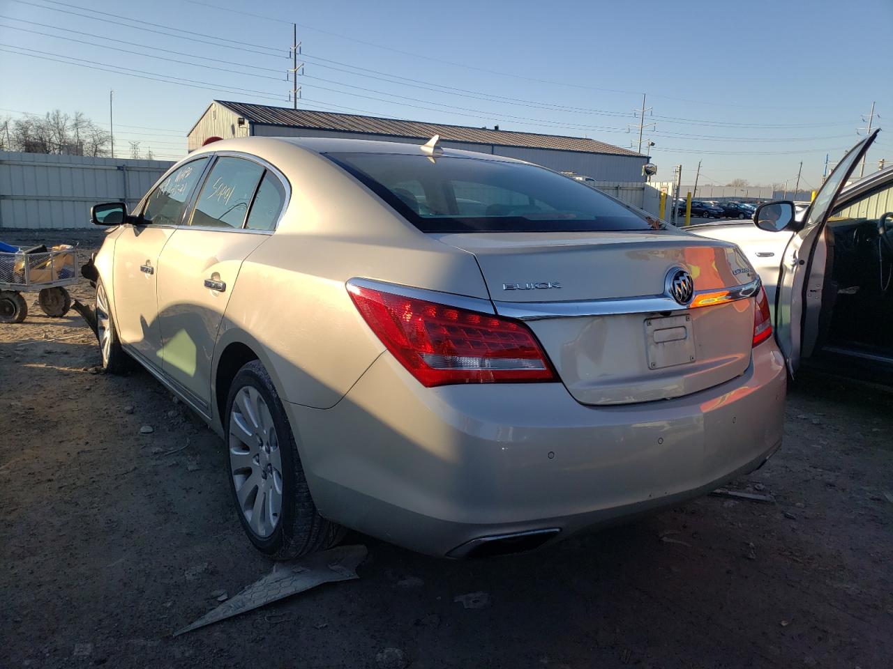 Photo 3 from auction – 2014 BUICK LACROSSE with VIN 1G4GC5G35EF170292