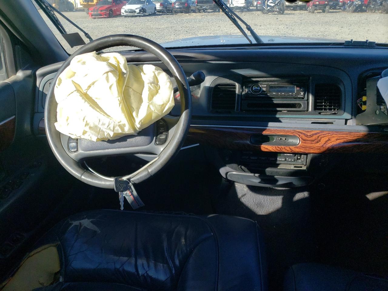 Photo 9 from auction – 2002 MERCURY GRAND MARQ with VIN 2MEFM75WX2X653782