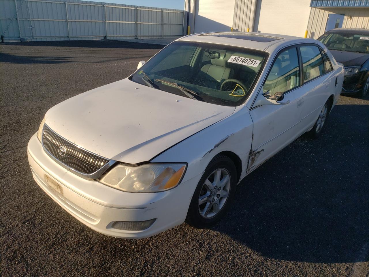 Photo 2 from auction – 2000 TOYOTA AVALON with VIN 4T1BF28B4YU007820