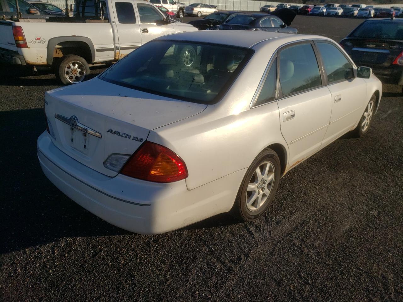 Photo 4 from auction – 2000 TOYOTA AVALON with VIN 4T1BF28B4YU007820