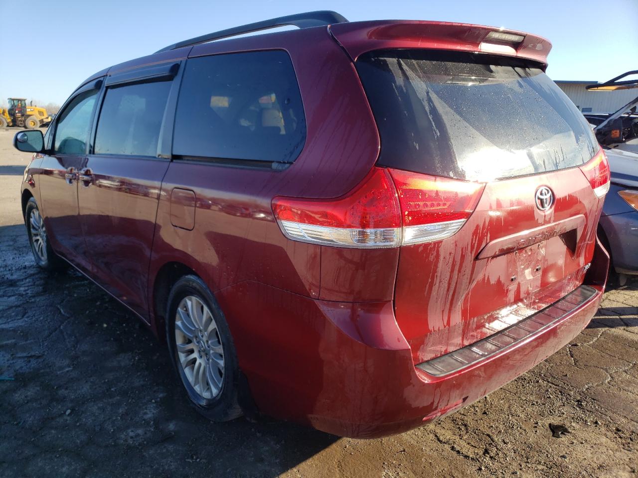 Photo 3 from auction – 2012 TOYOTA SIENNA XLE with VIN 5TDYK3DC9CS223965