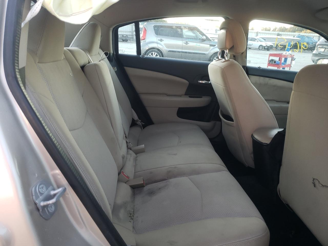 Photo 6 from auction – 2014 CHRYSLER 200 LX with VIN 1C3CCBAB9EN209722