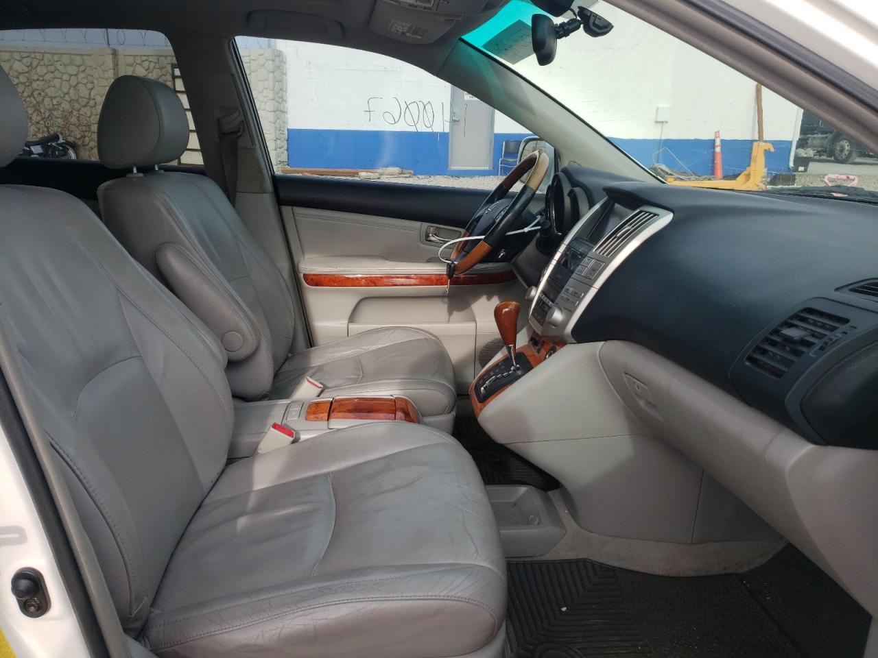 Photo 5 from auction – 2005 LEXUS RX 330 with VIN 2T2HA31U65C061834