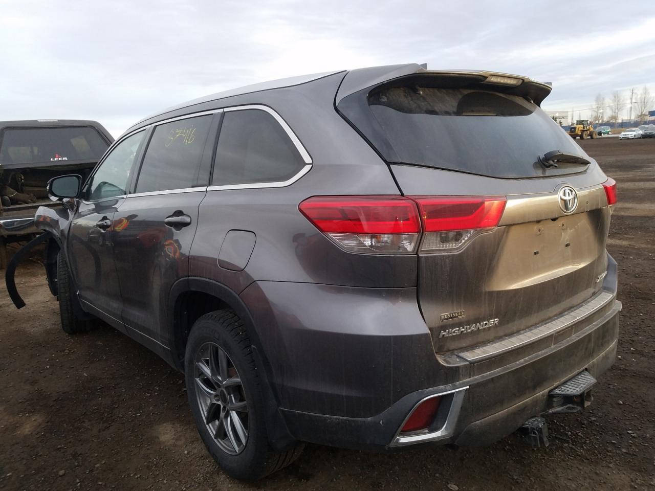 Photo 3 from auction – 2018 TOYOTA HIGHLANDER with VIN 5TDJZRFH2JS532912