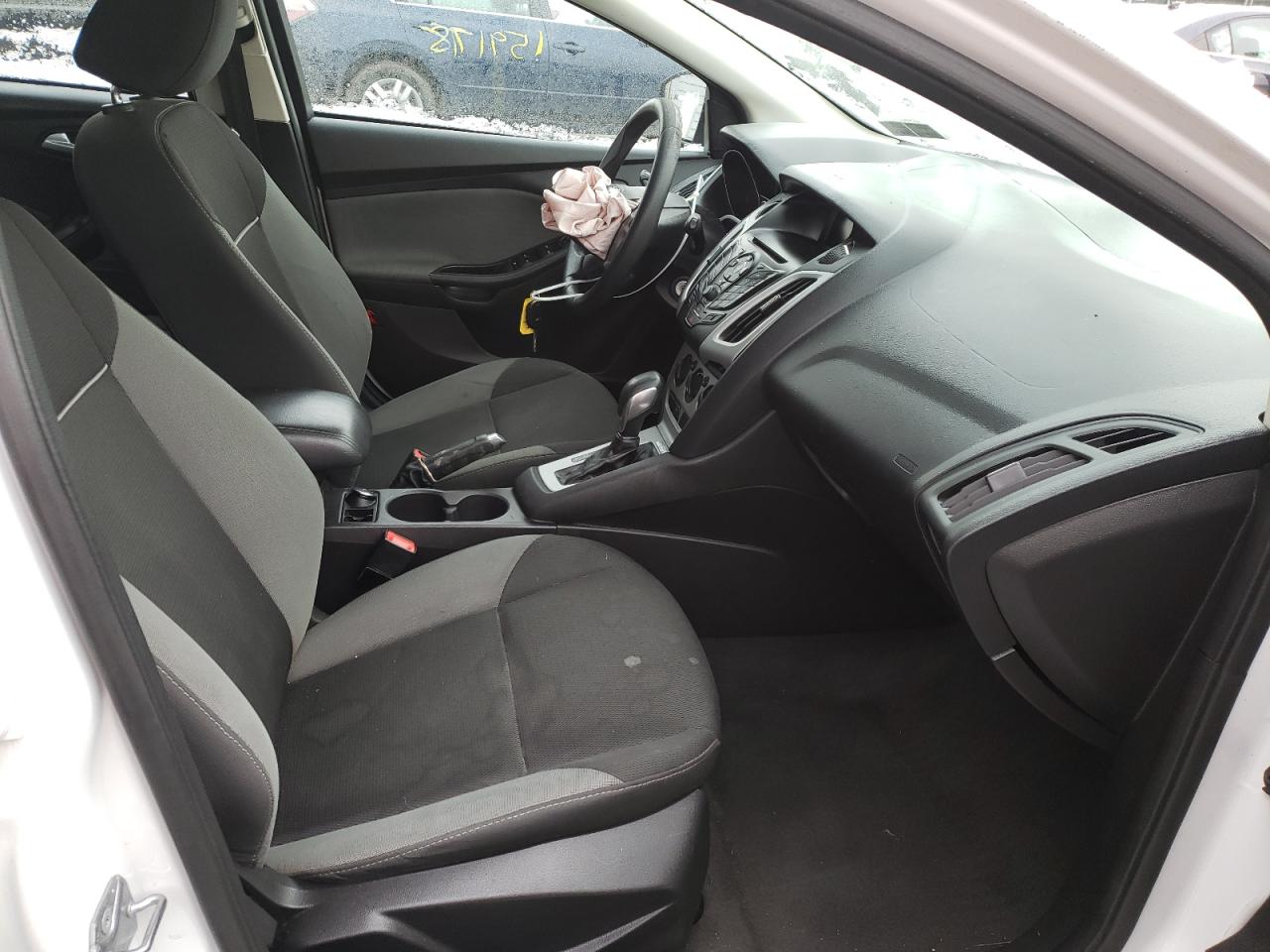Photo 5 from auction – 2014 FORD FOCUS SE with VIN 1FADP3K2XEL400057